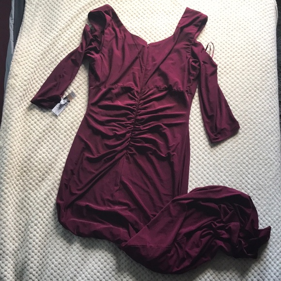 R&M Richards Merlot v- neck gown shoulder out Size 12 Brand New never worn - Picture 2 of 11